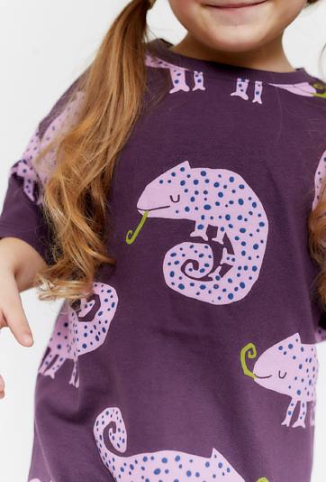 Fioletowa koszulka w kameleony