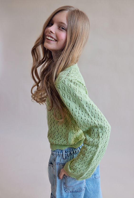 Sweter nierozpinany z ażurowym wzorem