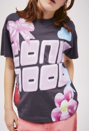 Pudełkowy t-shirt dziewczęcy szary z nadrukiem