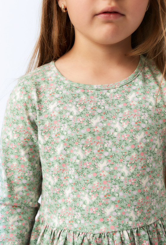 Sukienka dziewczęca z długim rękawem – zielona w kwiatki