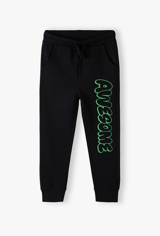 Dresowe spodnie slim dla chłopca - czarne z napisem Awesome