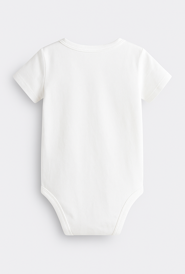 Body niemowlęce – białe z napisem „Mini Tata”.