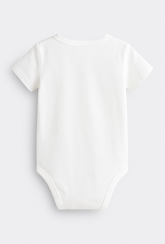 Body niemowlęce – białe z napisem „Mini Tata”.