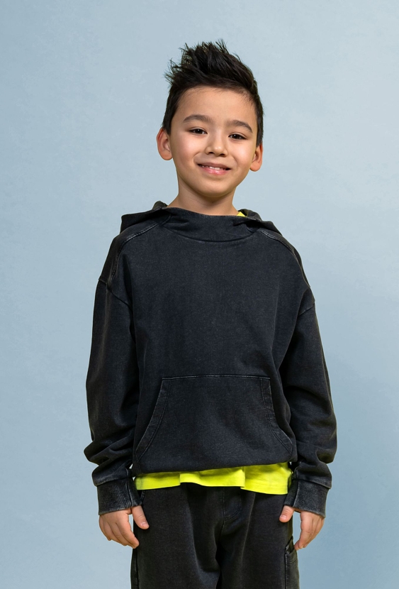 Czarna dresowa bluza z efektem sprania z kapturem