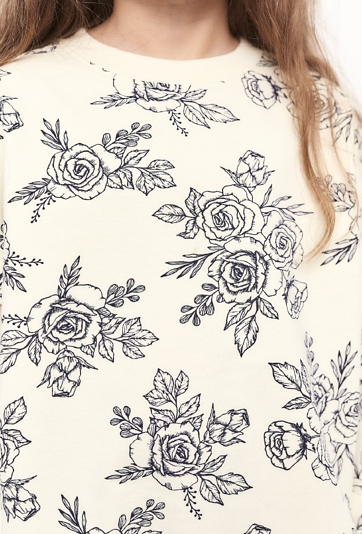 Nierozpinana bluza w ozdobne róże