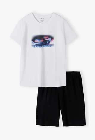 Piżama chłopięca „Speed Demon” – T-shirt z autem i czarne szorty