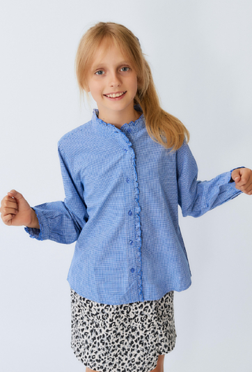 Koszula dziewczęca niebieska w kratę z gumką do włosów.