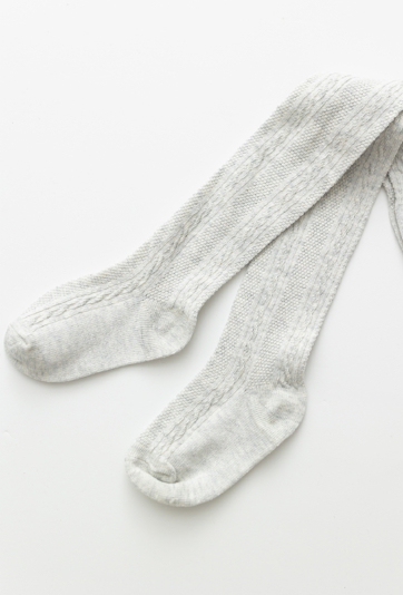 Szare grube rajstopy dziecięce z wzorem w paski.