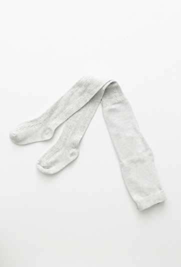 Szare grube rajstopy dziecięce z wzorem w paski.