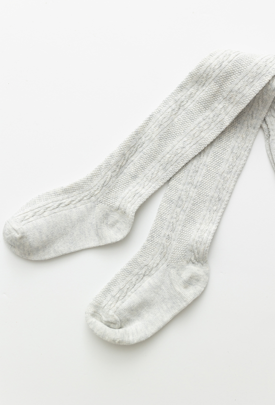 Szare grube rajstopy dziecięce z wzorem w paski.