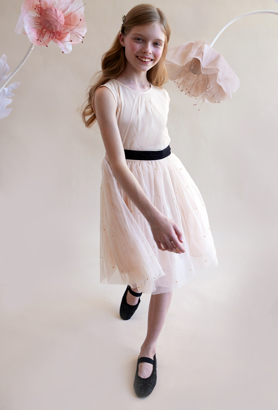 Elegancka sukienka tiulowa z perełkami dla dziewczynki