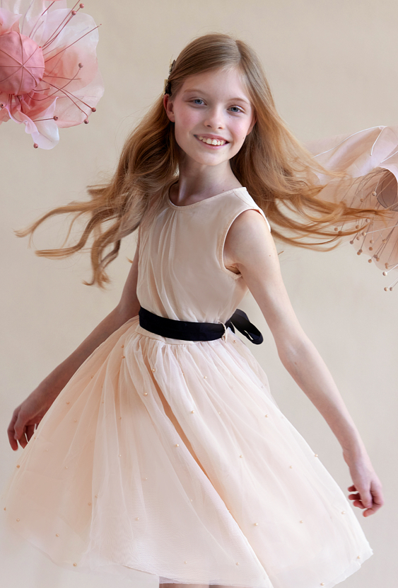 Elegancka sukienka tiulowa z perełkami dla dziewczynki