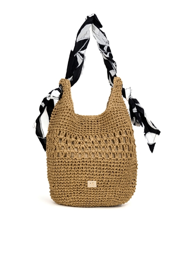 Pleciona torebka boho z chustą.