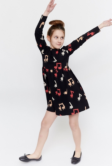 Sukienka z długim rękawem w nutki