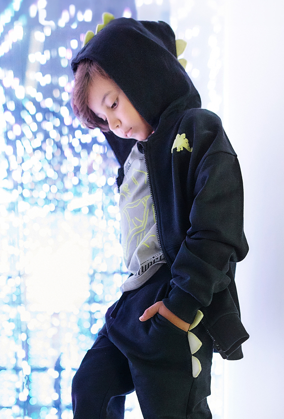 Czarna bluza dresowa dla chłopca - Dino - 5.10.15.