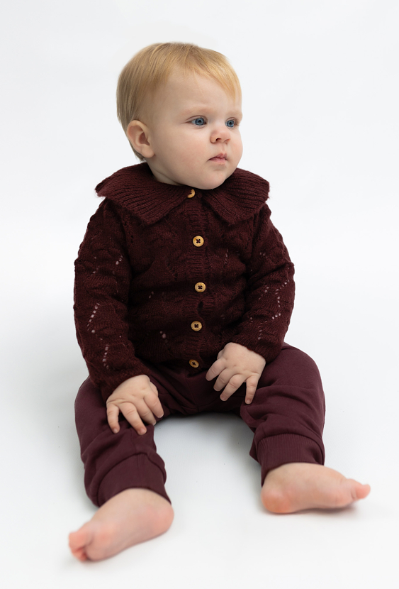 Burgundowy sweter rozpinany z kołnierzykiem 