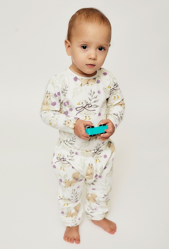 Białe spodnie dresowe dla niemowlaka - 5.10.15.