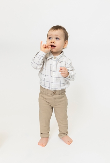 Klasyczne spodnie dla niemowlaka - beżowe