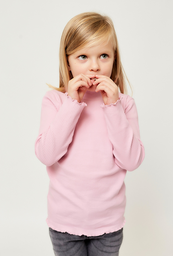 Różowa bluzka z długim rękawem