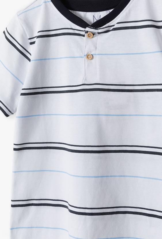 Biały t-shirt chłopięcy w granatowe paski - Max&Mia