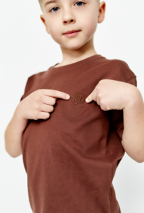 Brązowy t-shirt dla chłopca