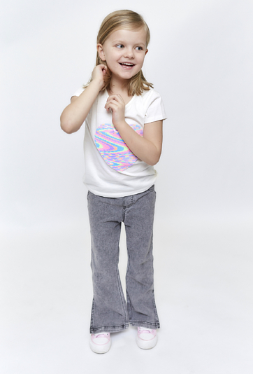 Dziewczęcy t-shirt z cekinowym serduszkiem - 5.10.15.