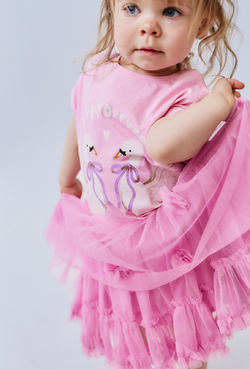 Różowy t-shirt niemowlęcy z łabędziami