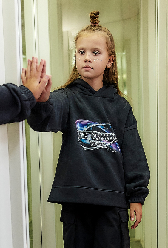 Bluza nierozpinana z kapturem dla dużej dziewczynki