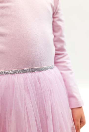 Różowa sukienka z długim rękawem