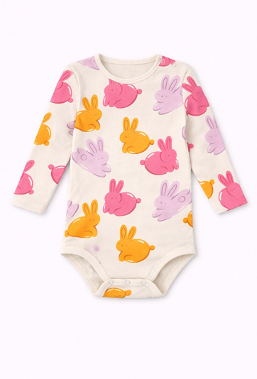 Body niemowlęce z kolorowymi króliczkami