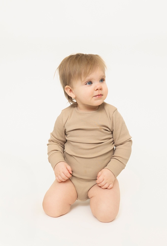 Beżowe body z długim rękawem
