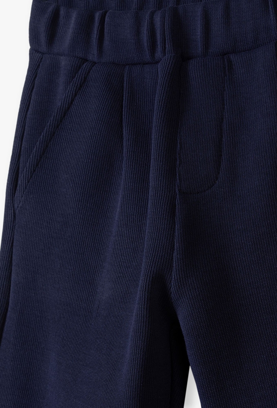 Granatowe spodnie chłopięce regular Max&Mia