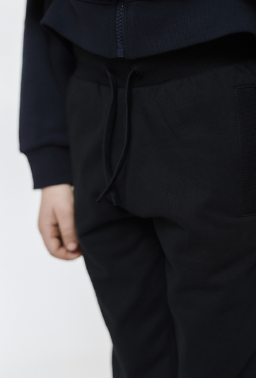 Czarne spodnie dresowe chłopięce