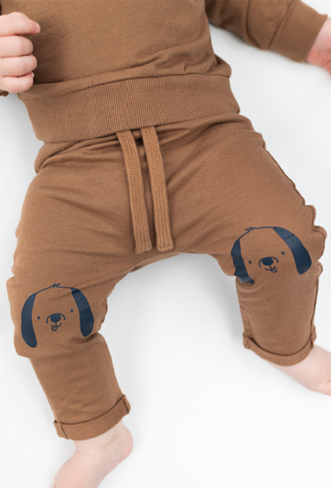 Brązowe spodnie dresowe dla niemowlaka - 5.10.15.