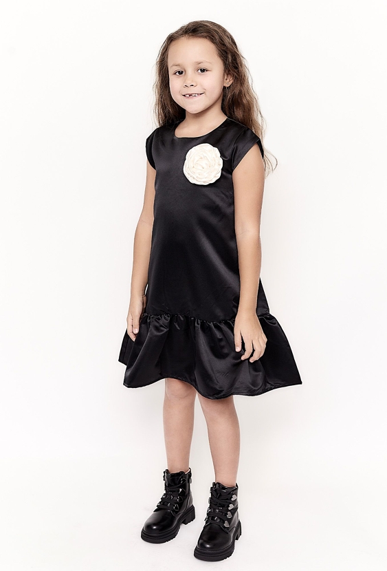 Czarna sukienka z krótkim rękawem