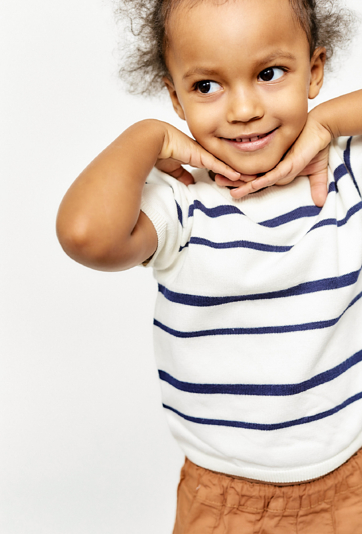 T-shirt w granatowe paski