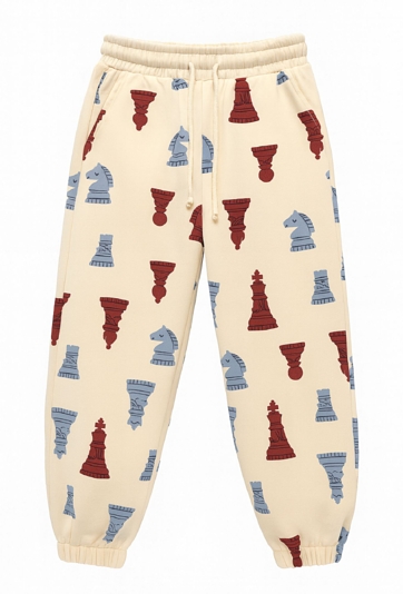 Beżowe spodnie dresowe dziecięce z motywem szachowym.