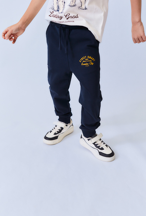 Chłopięce spodnie dresowe – granatowe