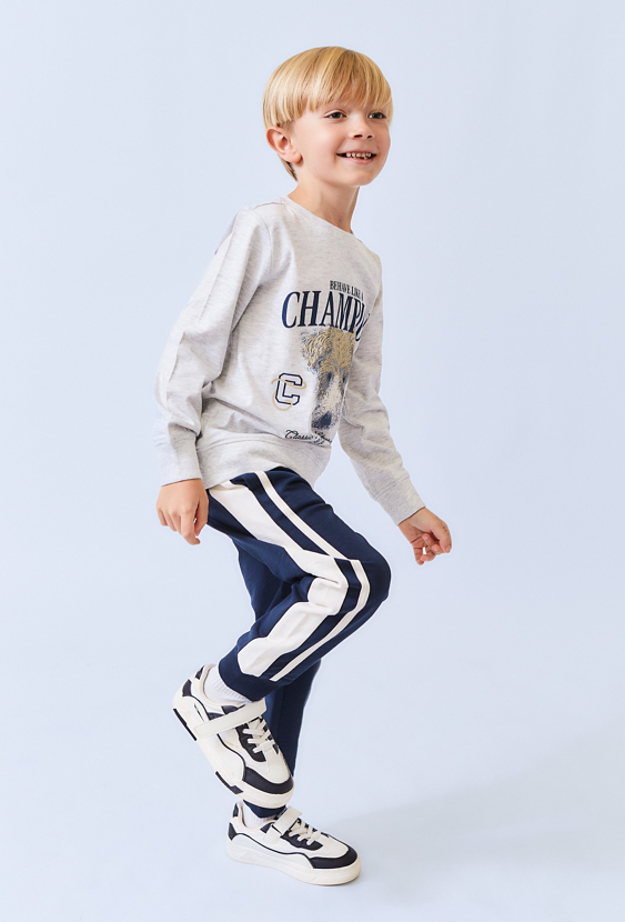 Granatowe spodnie dresowe dla chłopca z białymi lampasami