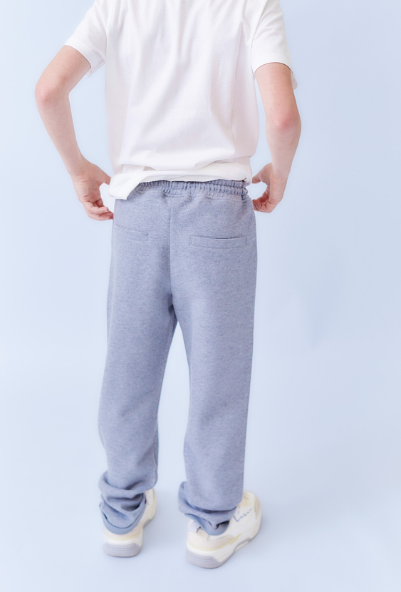 Szare spodnie dresowe chłopięce z dzianiny strukturalnej