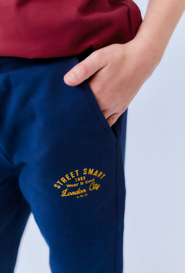 Granatowe spodnie dresowe chłopięce slim