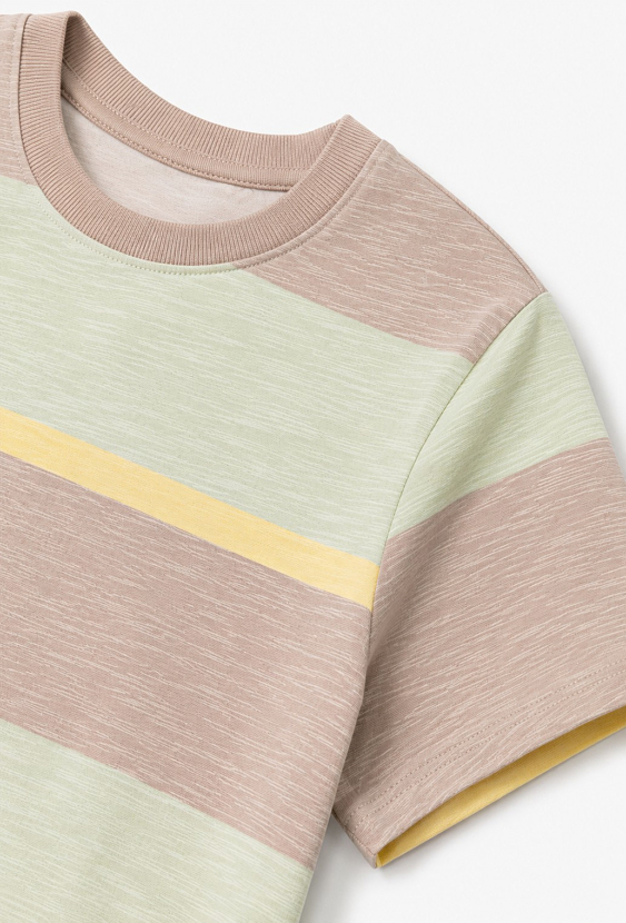 Chłopięcy T-shirt w kolorowe pasy