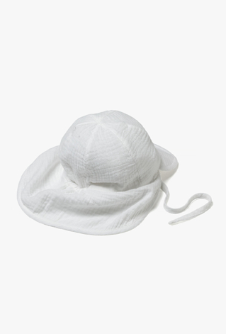 Czapka niemowlęca z daszkiem i osłoną karku