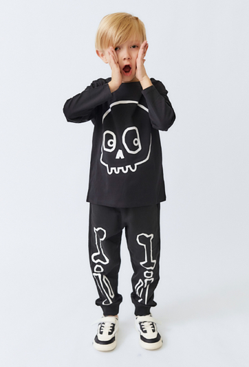 Czarne spodnie dresowe dziecięce z nadrukiem kości – Halloween.