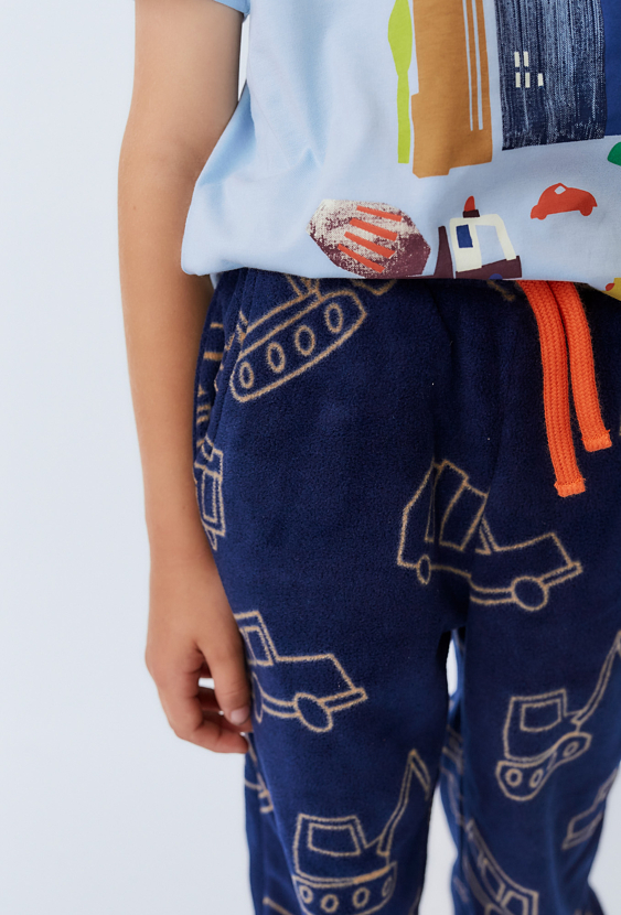 Spodnie chłopięce polarowem z motywem autek