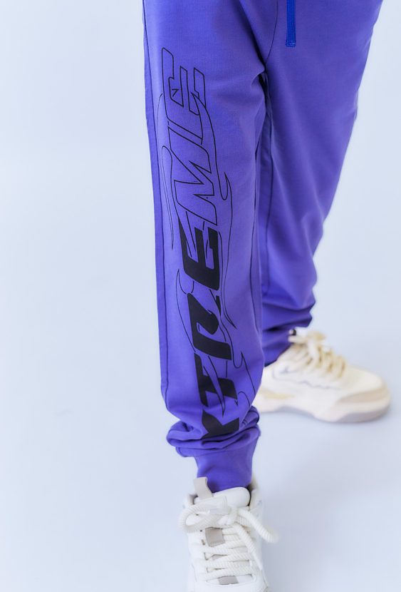 Fioletowe spodnie dresowe chłopięce slim