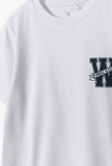 Biały bawełniany  t-shirt chłopięcy z małym nadrukiem