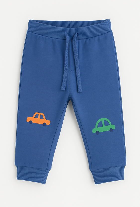 Spodnie dresowe chłopięce – nadruk autek na kolanach.