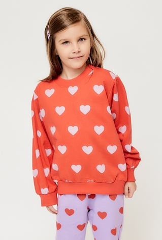 Czerwona bluza dresowa w serduszka