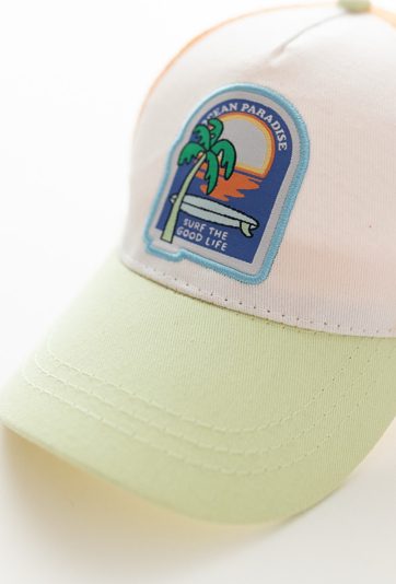 Czapka z daszkiem z przewiewną siateczką